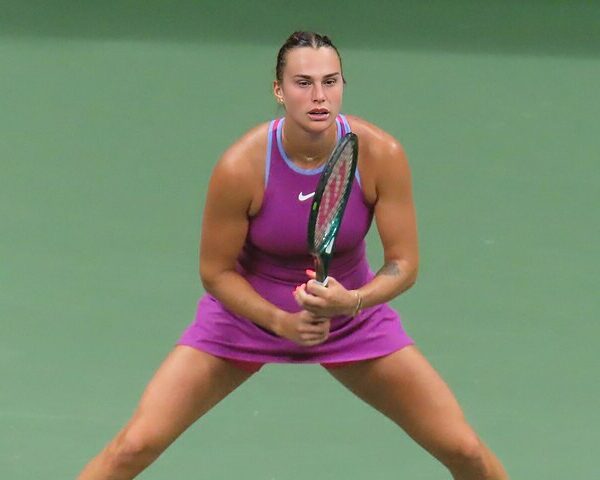 Aryna Sabalenka w pozycji gotowej do returnu
