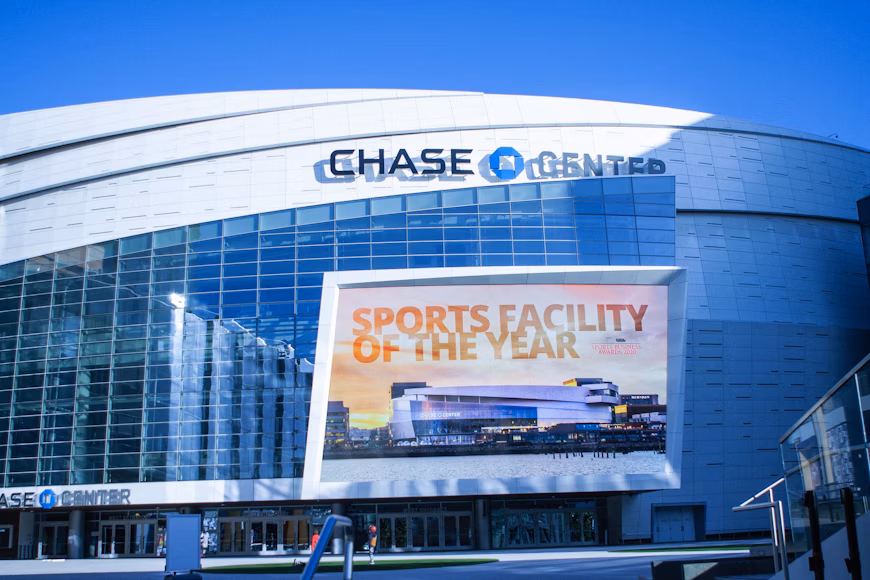 Hala Chase Center od zewnątrz