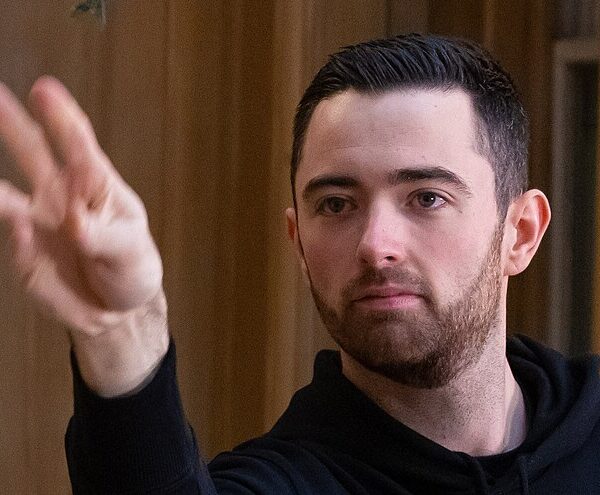 Luke Humphries podczas spotkania z Premierem