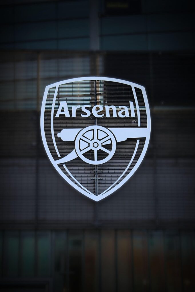 Logo Arsenalu w odcieniach szarości