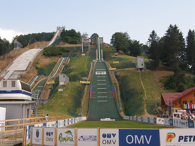 Historyczny wynik w kobiecych skokach. Twardosz na podium