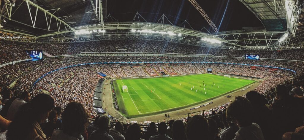 Stadion wypełniony kibicami