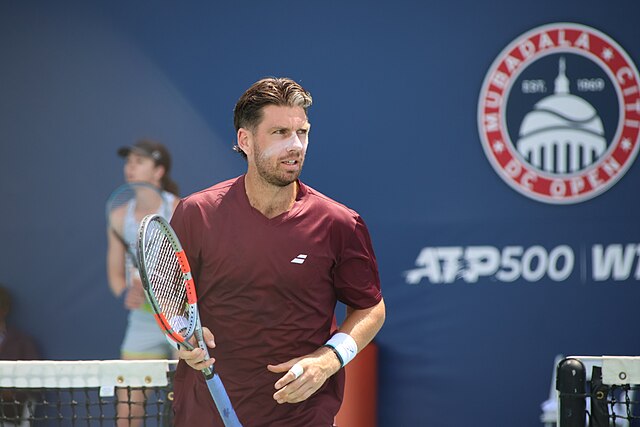 Cameron Norrie z rakietą w dłoni