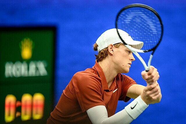 Jannik Sinner stanie na drodze Kanadyjczykowi w finale w Paryżu