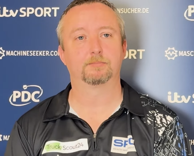 Ritchie Edhouse na ściance podczas mistrzostw Europy