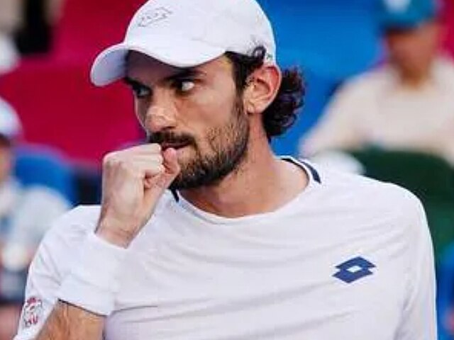 Valentin Vacherot z zaciśniętą pięścią