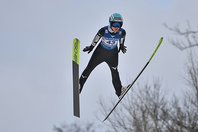 Yuki Ito w powietrzu