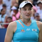 Elena Rybakina w niebieskim stroju