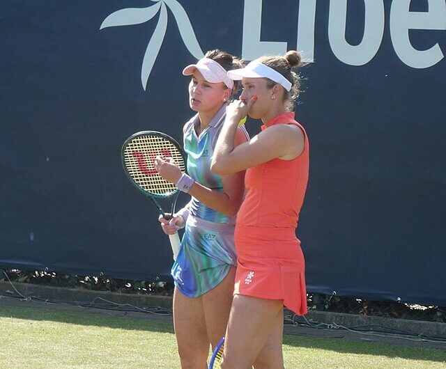 Veronika Kudermietova naradza się z Elise Mertens