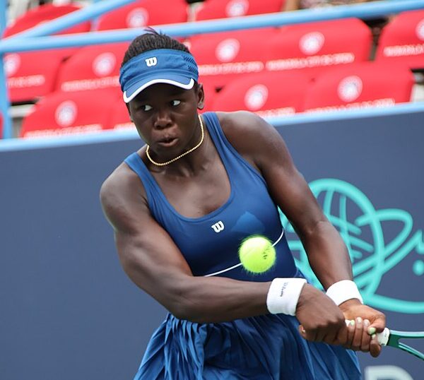 Victoria Mboko uderza z backhandu