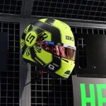 Zielono-czarny kask Lando Norrisa