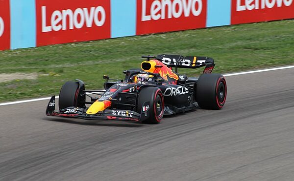 Bolid Red Bulla, w którym zasiada Max Verstappen