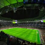 Stadion Tottenhamu od wewnątrz wypełniony kibicami