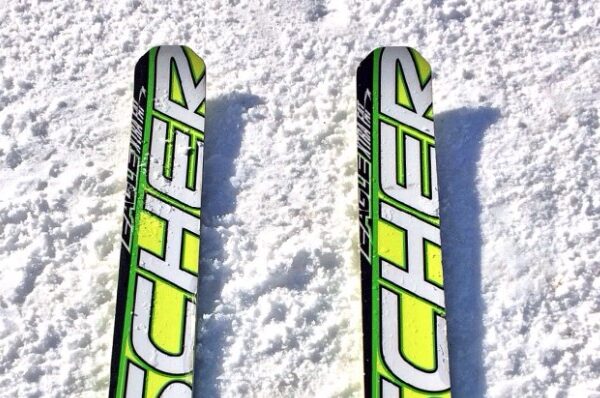 Narty firmy Fischer na śniegu