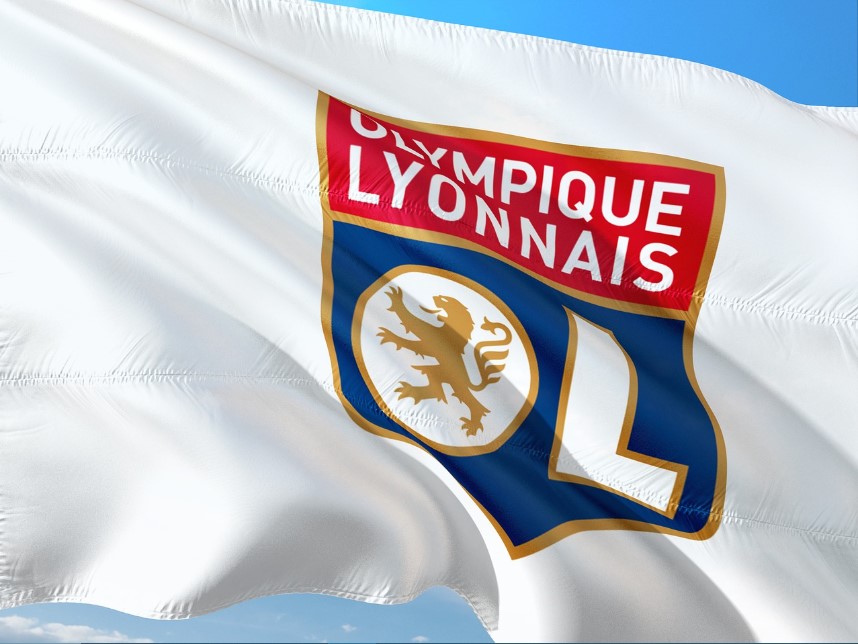 Flaga z logo Olympique Lyon