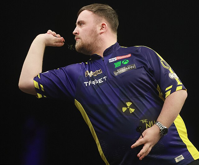 Luke Littler przed wyrzutem lotki