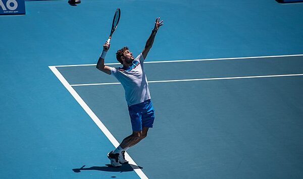 Stan Wawrinka podczas serwowania