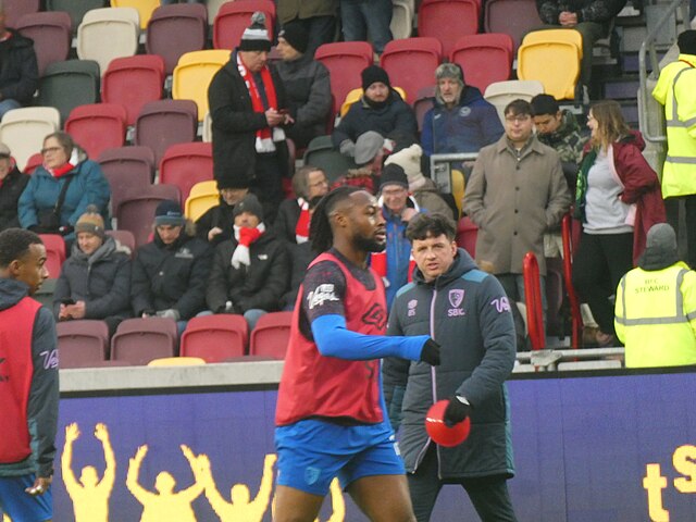 Antoine Semenyo podczas rozgrzewki