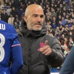 Enzo Maresca w rozmowie zawodnikami