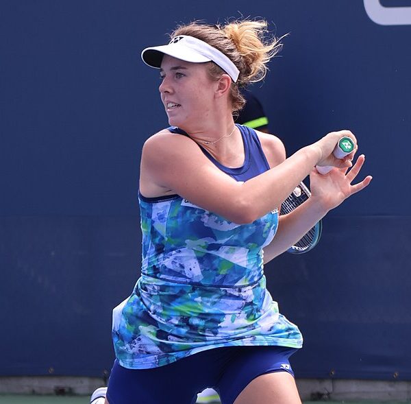 Linda Noskova po zagraniu forehandowym