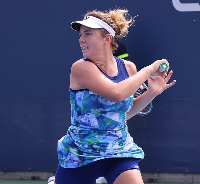 Linda Noskova po zagraniu forehandowym