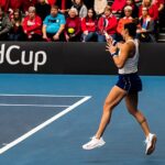 Maria Sakkari zagrywająca forehand z linii końcowej