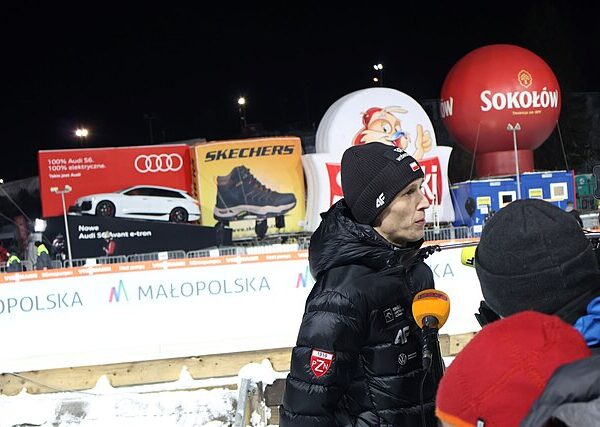 Paweł Wąsek przy mikrofonie