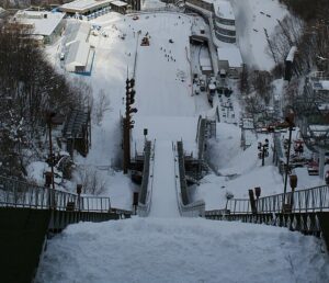Skocznia w Sapporo z perspektywy lecącego skoczka