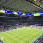 Oświetlony stadion Santiago Bernabeu