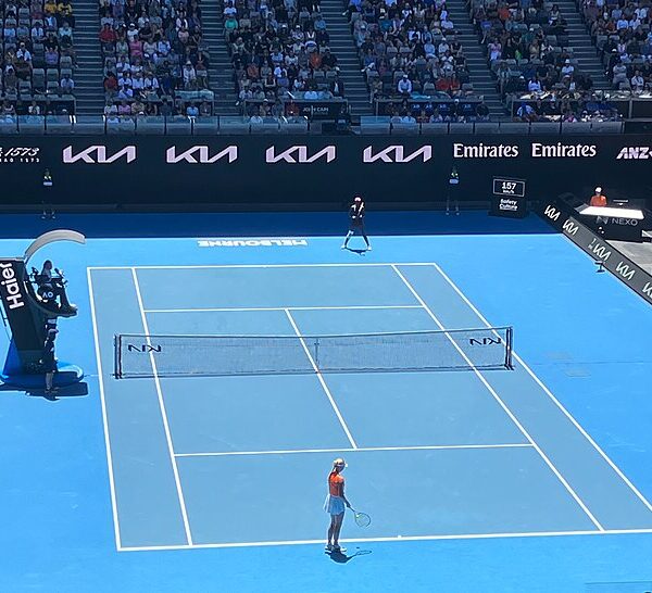 Victoria Mboko i Clara Tauson podczas meczu III rundy Australian Open