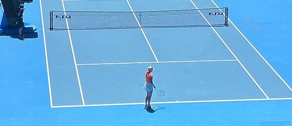 Clara Tauson na linii końcowej przygotowana do podania