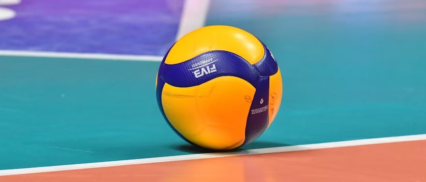 Piłka siatkowa FIVB na boisku
