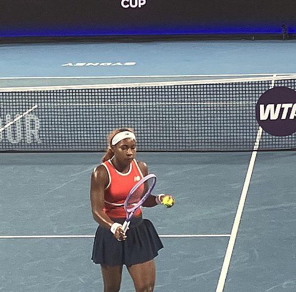 Coco Gauff podąża w stronę serwisu