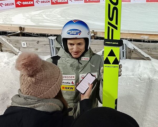 Gregor Deschwanden przepytywany przez kibica