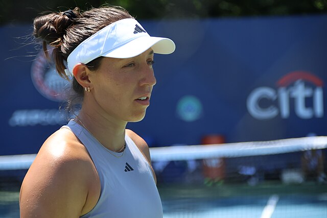 Jessica Pegula spogląda w kierunku publiczności