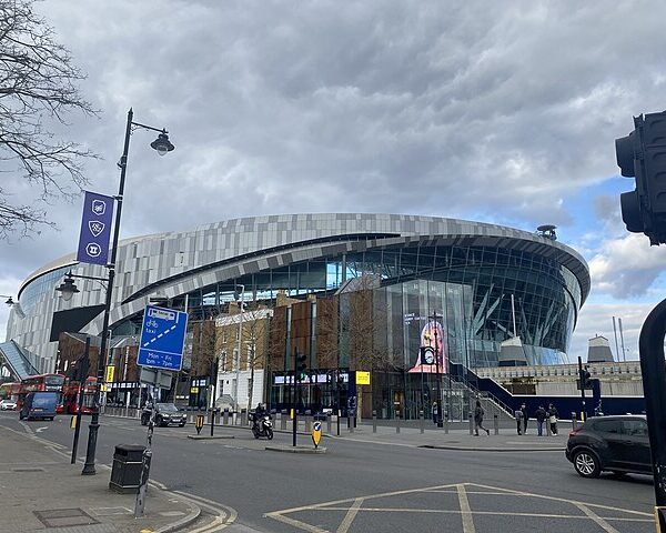 Stadion Tottenhamu Spurs od zewnątrz