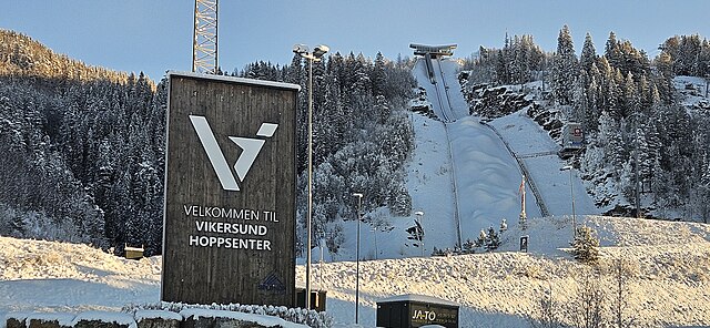 Obiekt w Vikersund, będący tłem dla baneru