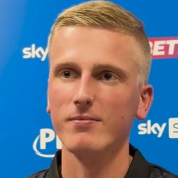 Wessel Nijman na tle ścianki