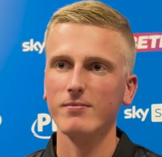 Wessel Nijman na tle ścianki