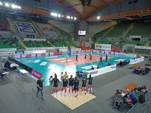 Hala Łuczniczka wypełniona kibicami podczas spotkania Pałacu