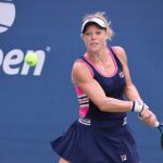 Laura_Siegemund robiąca zamach backhandowy