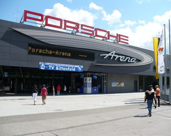 Porsche Arena z zewnętrznej strony