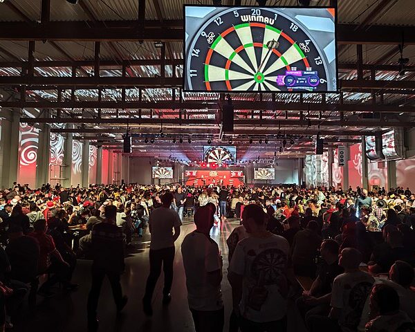 Wypełniona hala Expo w Krakowie podczas finałowej sesji