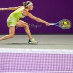 Anna Bondar łapie piłkę crossem backhandowym
