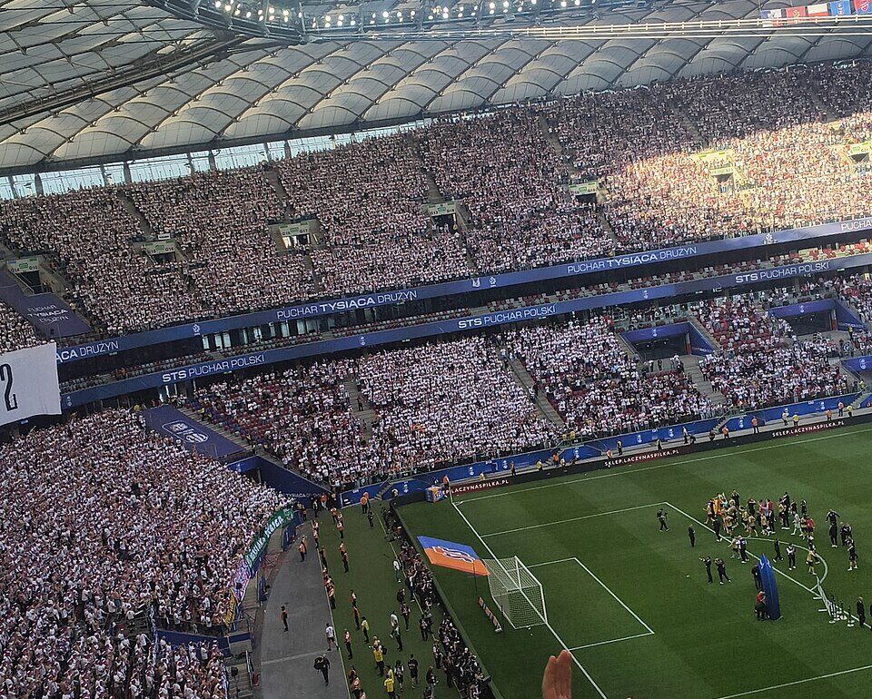 Wypełniona trybuna Stadionu Narodowego
