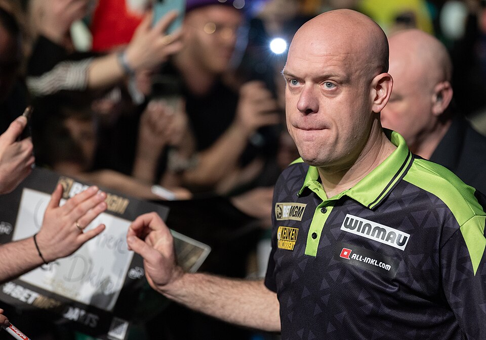 Michael van Gerwen podczas wejścia na scenę