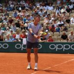 Dino Prizmić przygotowujący się do serwisu
