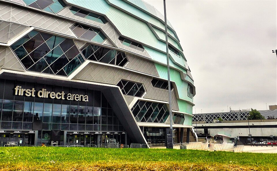First Direct Arena przed wejściem głównym