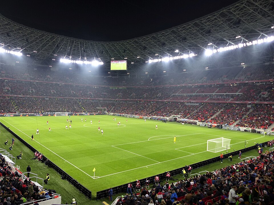 Puskas Arena wypełniona kibicami