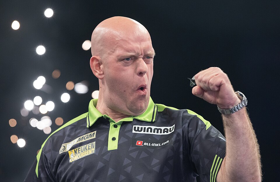 Michael van Gerwen zaciskający pięść